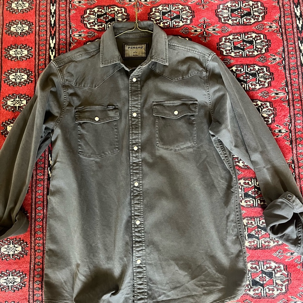 Poncho outdoors Western Gray/charcoal Button-Up Shirt - men’s size Medium Slim.